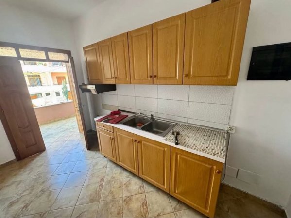 Tirane, jepet me qera shtepi 1+1 Kati 2, 70 m² 270 € (Rruga loni ligori , tirane)