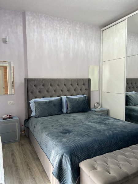 Tirane, jepet me qera apartament 2+1 Kati 9, 760 € (Fusha e Aviacionit)