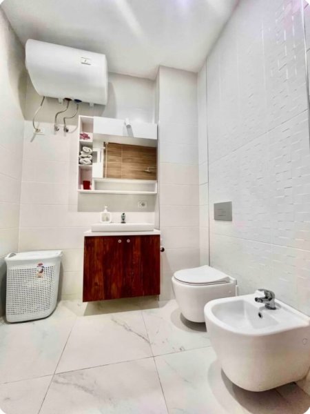 Tirane, jepet me qera apartament 2+1 Kati 9, 760 € (Fusha e Aviacionit)