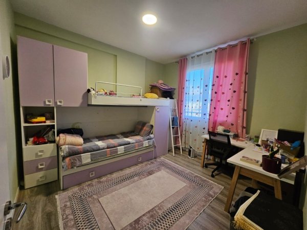 Tirane, jepet me qera apartament 2+1 Kati 9, 760 € (Fusha e Aviacionit)