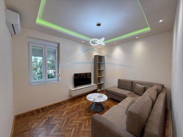Tirane, jepet me qera apartament 1+1+Aneks Kati 3, 74 m² 600 € 