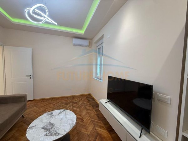 Tirane, jepet me qera apartament 1+1+Aneks Kati 3, 74 m² 600 € 