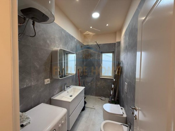 Tirane, jepet me qera apartament 1+1+Aneks Kati 3, 74 m² 600 € 