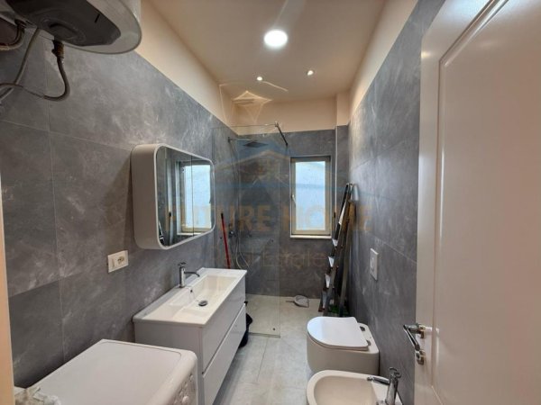 Tirane, jepet me qera apartament 1+1+Aneks Kati 3, 74 m² 600 € 
