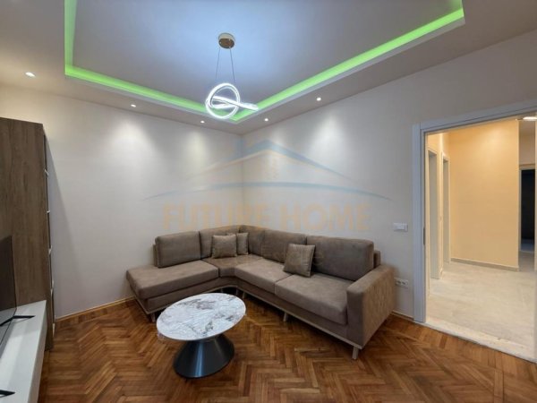 Tirane, jepet me qera apartament 1+1+Aneks Kati 3, 74 m² 600 € 