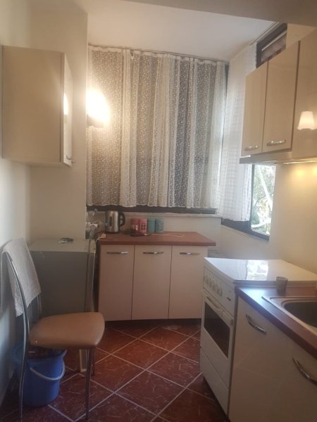 Tirane, jepet me qera garsonier Kati 4, 40 m² 400 € (Rruga e Elbasanit)