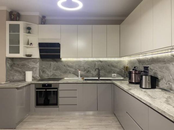 Tirane, jepet me qera 2+1+Ballkon Kati 6, 102 m² 700 € (Amerikan 3)