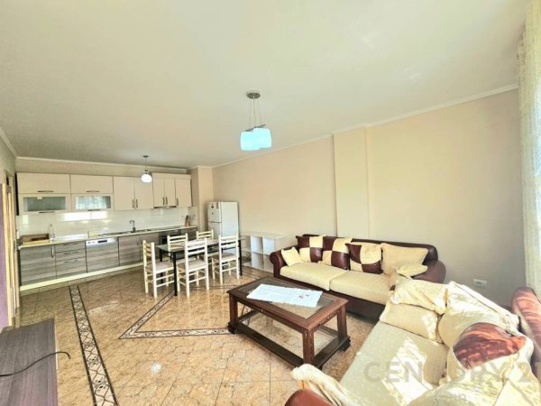Tirane, jepet me qera apartament 1+1 , 96 m² 600 € (Liqeni i thate)