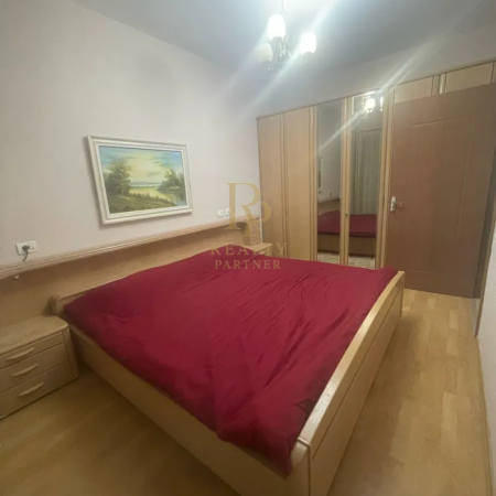 Tirane, jepet me qera apartament 2+1+Ballkon Kati 4, 100 m² 450 € (Pallatet Cabej)