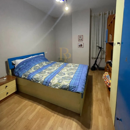 Tirane, jepet me qera apartament 2+1+Ballkon Kati 4, 100 m² 450 € (Pallatet Cabej)