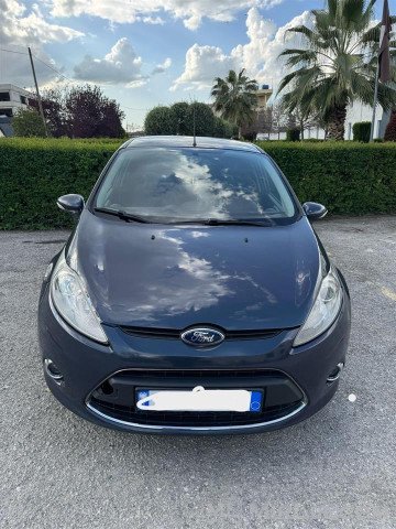 Tirane, shitet makine ford fiesta Benzin+Gaz, gri e erret manuale Kondicioner 200.000 km 4.400 €