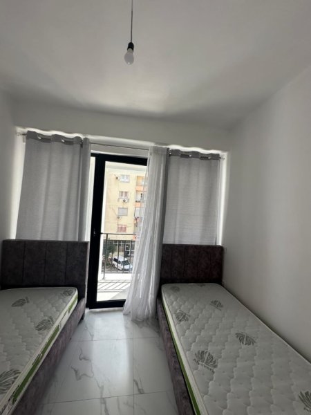 Tirane, jepet me qera apartament 2+1 Kati 4, 82 m² 500 € (urban gate)