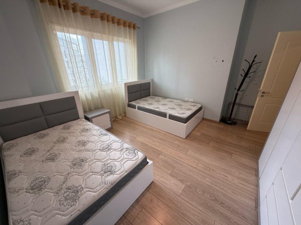 Tirane, jepet me qera apartament 1+1+Ballkon Kati 3, 75 m² 500 € (Kopshti Zoologjik)