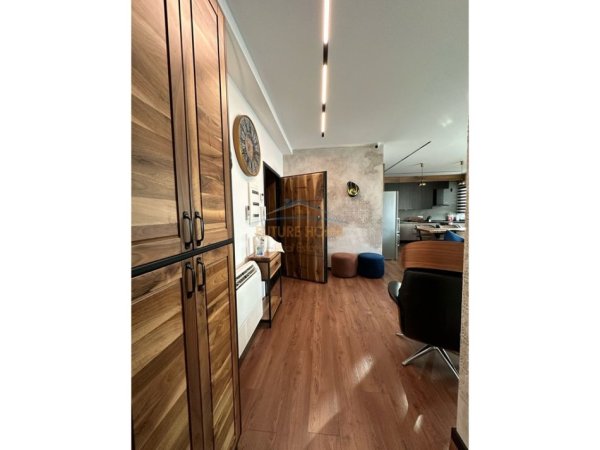 Shitje,Apartament 2+1+Parking,Perballe Delijorgjit !