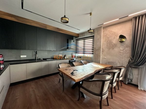 Shitje,Apartament 2+1+Parking,Perballe Delijorgjit !