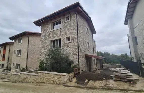 Tirane, shitet Vile 4+1 , 347 m² 480.000 € (Rezidenca “Secret Garden“ prane TEG)