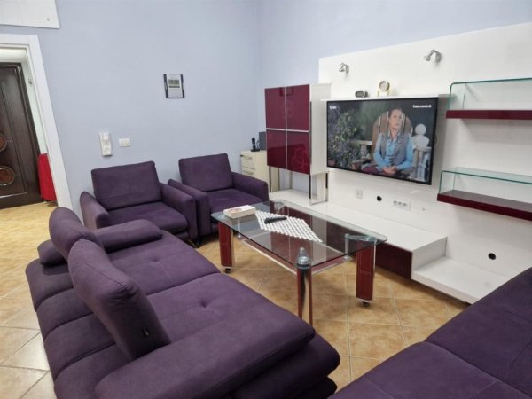 Tirane, jepet me qera apartament 3+1+Aneks+Ballkon Kati 5, 105 m² 800 € (zogu zi)