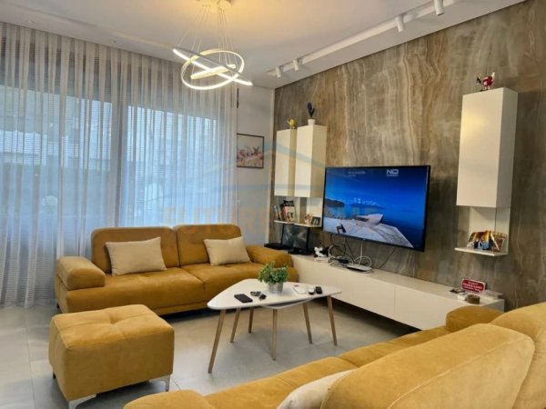 Shitet, Vile, Perla Resort, Gjiri i Lalëzit