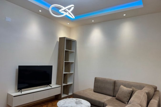 Tirane, jepet me qera apartament 1+1 Kati 3, 74 m² 600 € (Rruga e Dibres)