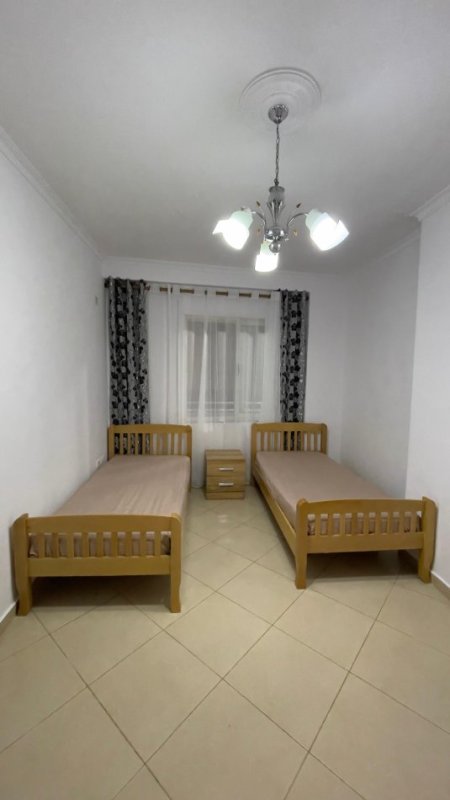 Tirane, jepet me qera apartament 2+1+Ballkon Kati 3, 90 m² 430 € (Rruga Mikel Maruli Astir)