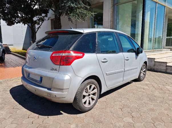 Tirane, shes CITROEN C4 PICASSO Nafte, gri metalizato automatik Klima 127.800 km 4.500 €