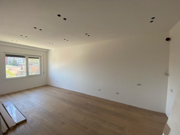 Tirane, jepet me qera apartament 2+1+Ballkon Kati 2, 86 m² 700 € (Spitali Amerikan 3 rruga Bedri Karapici)