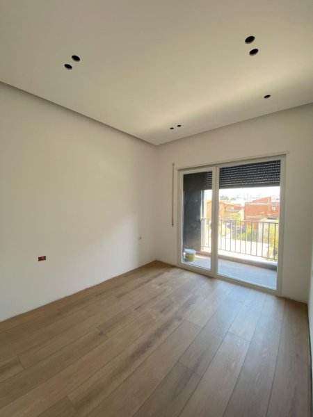 Tirane, jepet me qera apartament 2+1+Ballkon Kati 2, 86 m² 700 € (Spitali Amerikan 3 rruga Bedri Karapici)