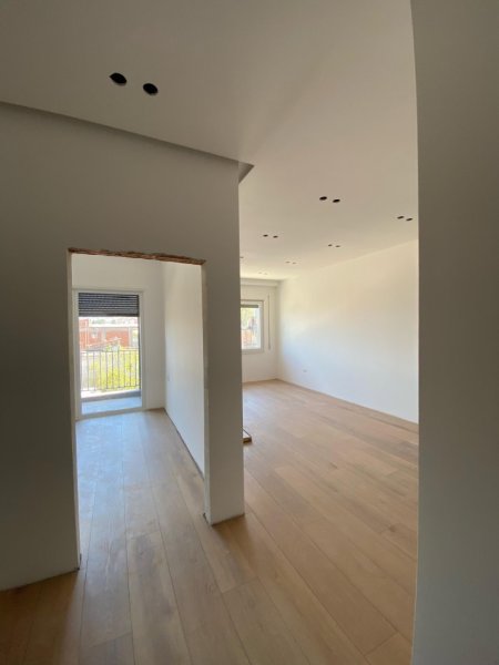Tirane, jepet me qera apartament 2+1+Ballkon Kati 2, 86 m² 700 € (Spitali Amerikan 3 rruga Bedri Karapici)