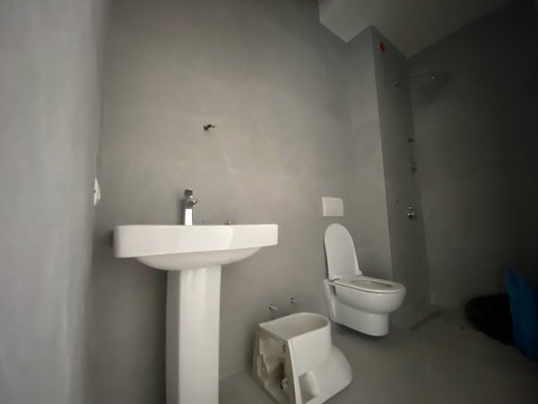 Tirane, jepet me qera apartament 2+1+Ballkon Kati 2, 86 m² 700 € (Spitali Amerikan 3 rruga Bedri Karapici)