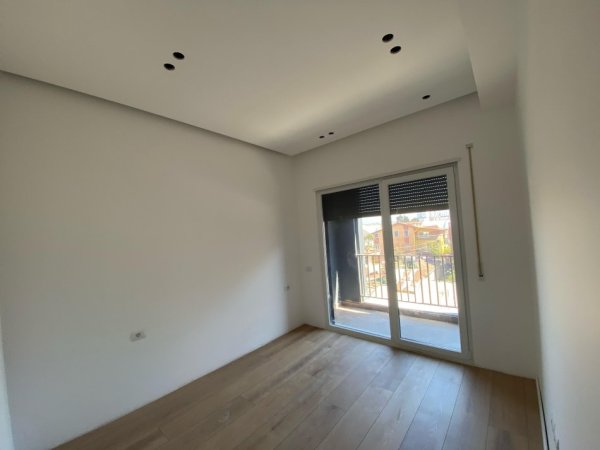 Tirane, jepet me qera apartament 2+1+Ballkon Kati 2, 86 m² 700 € (Spitali Amerikan 3 rruga Bedri Karapici)