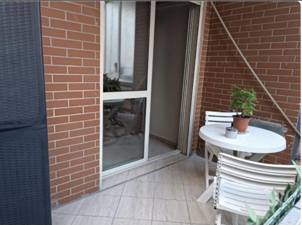 Tirane, jepet me qera apartament 1+1+Ballkon Kati 3, 60 m² 550 € (Rr. Isa Boletini te Selvia)