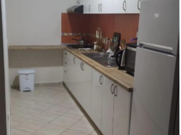 Tirane, jepet me qera apartament 1+1+Ballkon Kati 3, 60 m² 550 € (Rr. Isa Boletini te Selvia)
