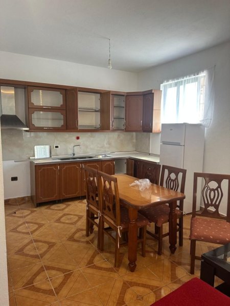 Tirane, jepet me qera apartament 2+1 Kati 1, 90 m² 330 € (selite)