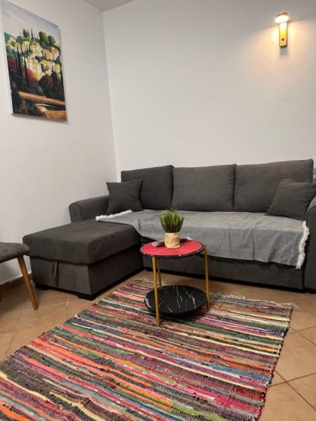 Tirane, jepet me qera apartament 1+1 Kati 3, 65 m² 430 € (rruga 5 maji)