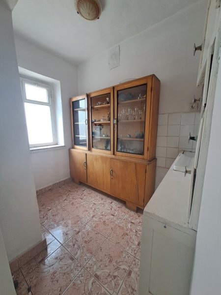 Korce, jap me qera apartament 1+1 Kati 4, 56 m² 160 € (Rruga 1 maj, Maliq)