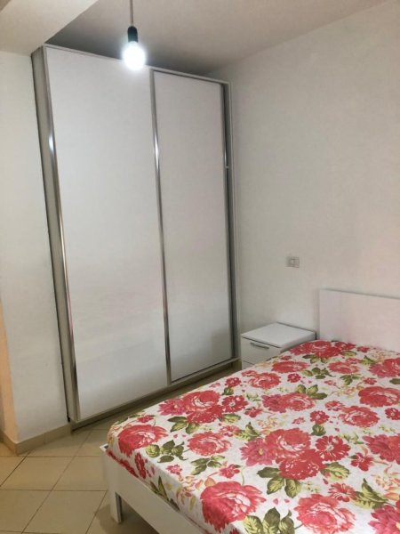 Tirane, jepet me qera apartament 2+1+Ballkon Kati 4, 90 m² 400 € (Rruga Rexhep Pinari Kopshti Botanik)