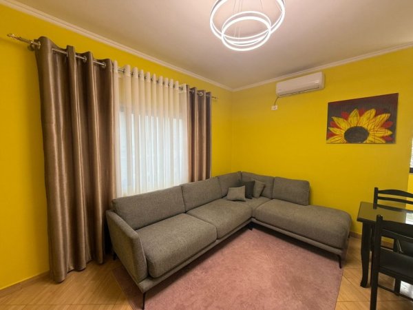 Tirane, jepet me qera apartament 2+1 Kati 2, 95 m² 600 € 