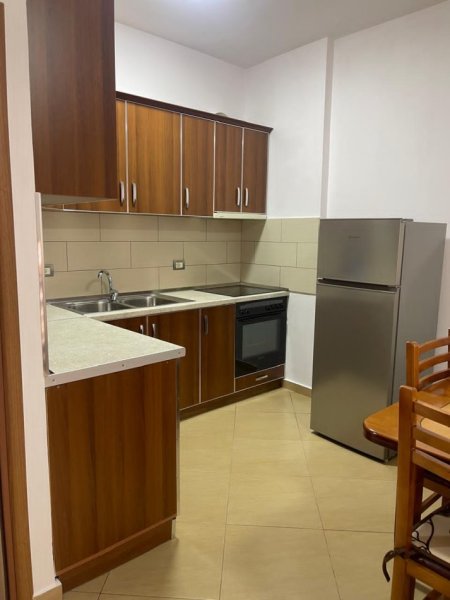 Tirane, jepet me qera apartament 1+1 Kati 6, 85 m² 450 € 