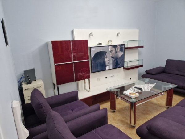Tirane, jepet me qera apartament 3+1+Ballkon Kati 5, 105 m² 800 € 
