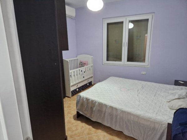 Tirane, jepet me qera apartament 3+1+Ballkon Kati 5, 105 m² 800 € 