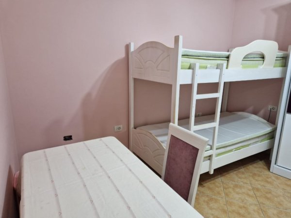 Tirane, jepet me qera apartament 3+1+Ballkon Kati 5, 105 m² 800 € 