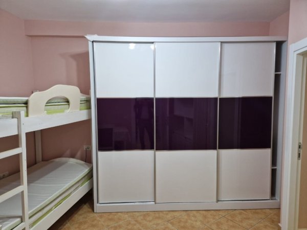 Tirane, jepet me qera apartament 3+1+Ballkon Kati 5, 105 m² 800 € 