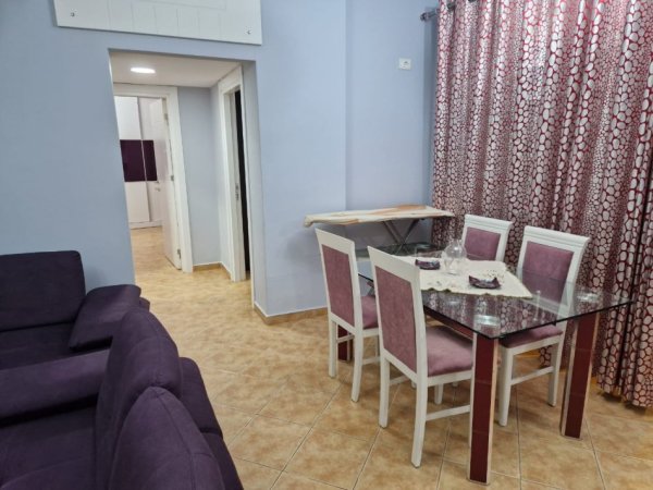 Tirane, jepet me qera apartament 3+1+Ballkon Kati 5, 105 m² 800 € 