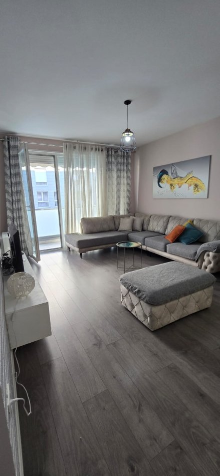 Tirane, jepet me qera apartament 1+1+Ballkon Kati 4, 75 m² 550 € 