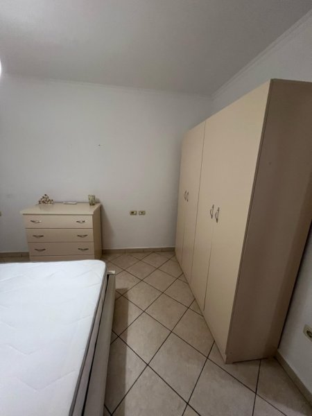 Tirane, jepet me qera apartament 2+1+Ballkon Kati 4, 86 m² 650 € 