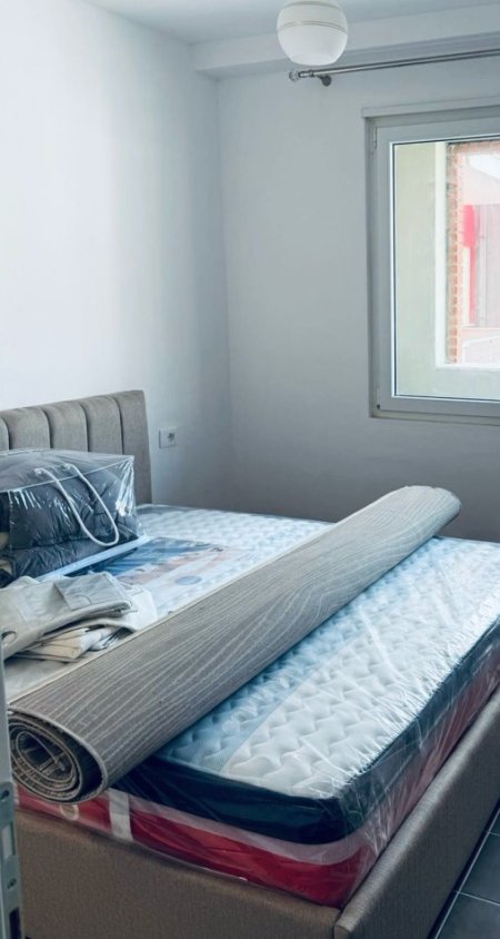 Tirane, jepet me qera apartament 1+1 Kati 3, 75 m² 400 € (Rruga Sabaudin Gabrani)