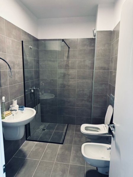 Tirane, jepet me qera apartament 1+1 Kati 3, 75 m² 400 € (Rruga Sabaudin Gabrani)