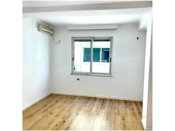 Tirane, jepet me qera apartament 3+1 Kati 4, 119 m² 1.000 € (Rruga Pasho Vasa)