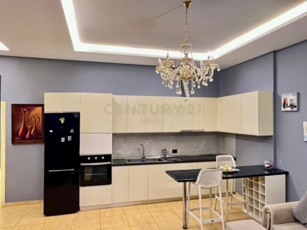 Tirane, shitet apartament 2+1 Kati 1, 98 m² 109.000 € (OKAZION-SHESIM, APARTAMENT MODERN 2+1+2, FRESKU)