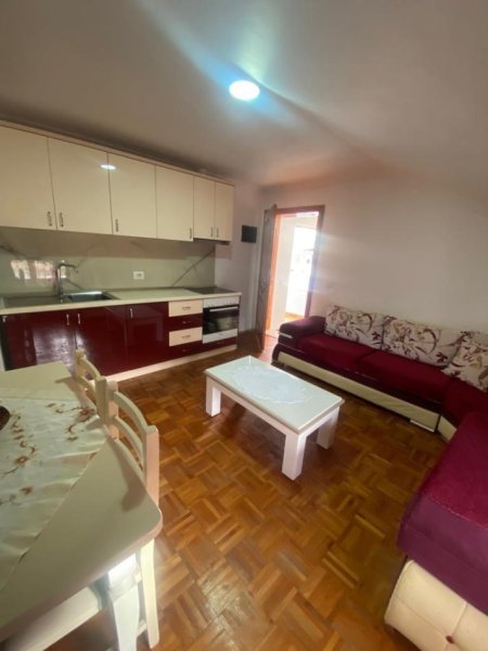 Tirane, jepet me qera apartament 1+1 Kati 3, 55 m² 350 € (Rruga e Dibres-Spitali Amerikan 2)